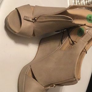 Chinese Laundry wedges 4”